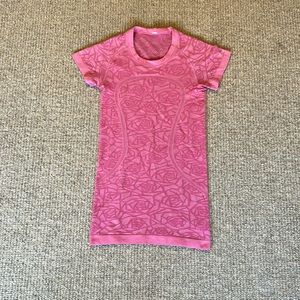 Lululemon pink subtle floral print swiftly tech t shirt